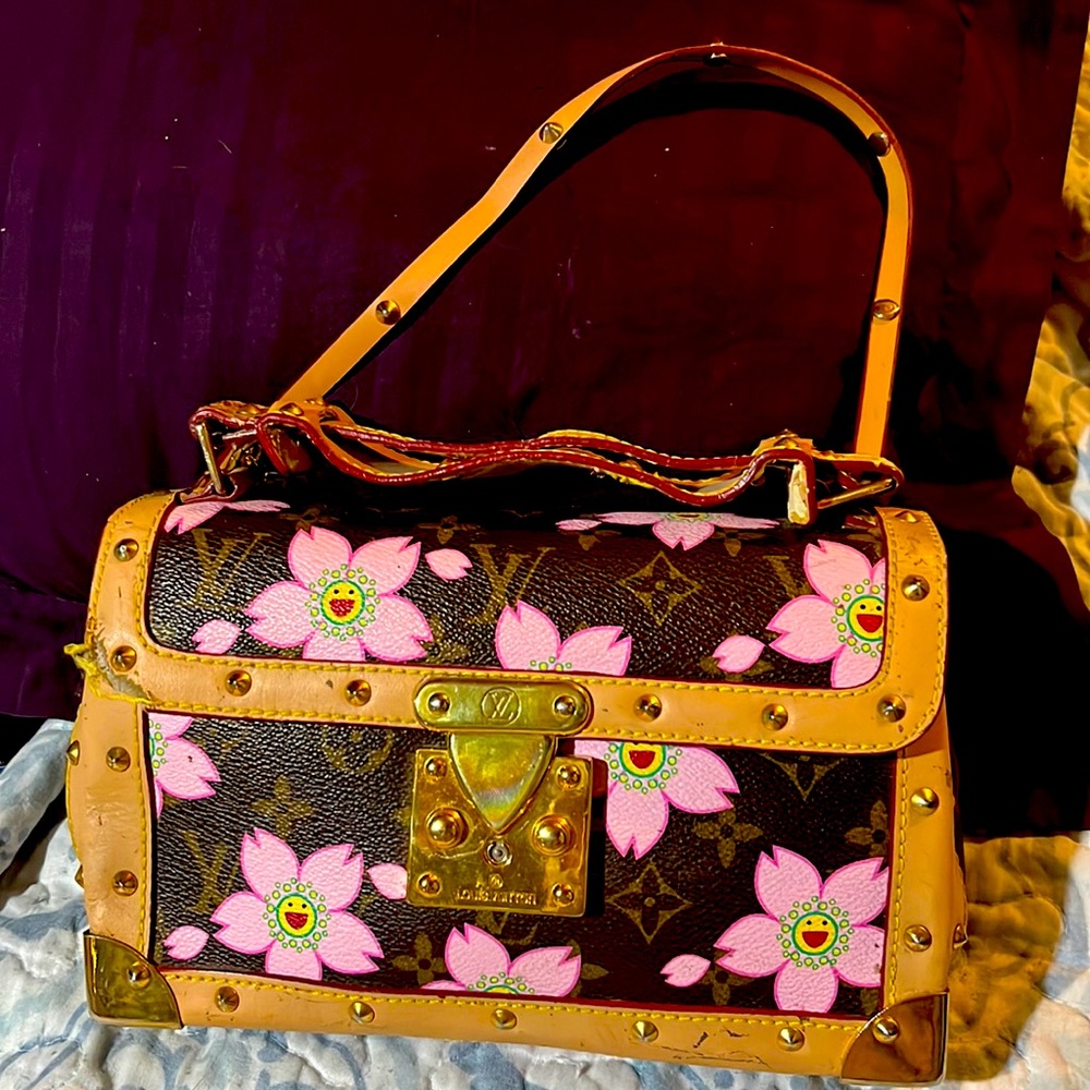 NOT FOR SALE😊 this bag is part of my collection,I bought here on Poshmark 💚